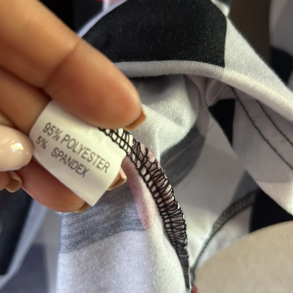 St. Jubileens Women’s tunic 3/4 sleeves black/white/gray/red Vneck size Large - Picture 12 of 17